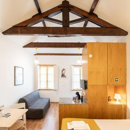 731 Costa Cabral Metro Apartamento