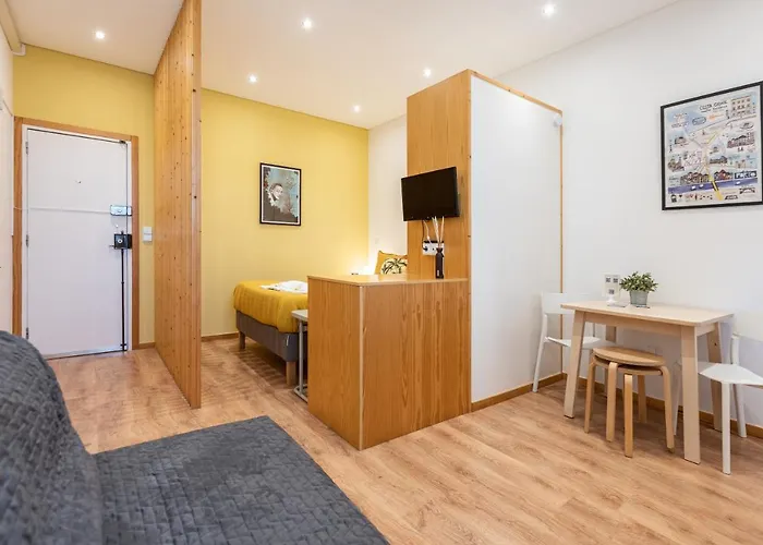 731 Costa Cabral Metro Porto