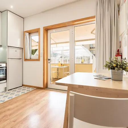 731 Costa Cabral Metro * פורטו