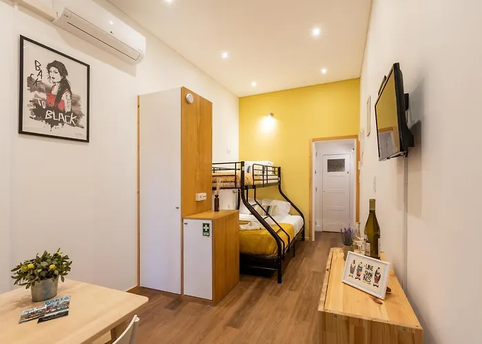 731 Costa Cabral Metro Porto