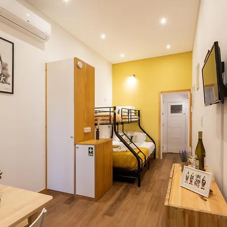 731 Costa Cabral Metro Porto